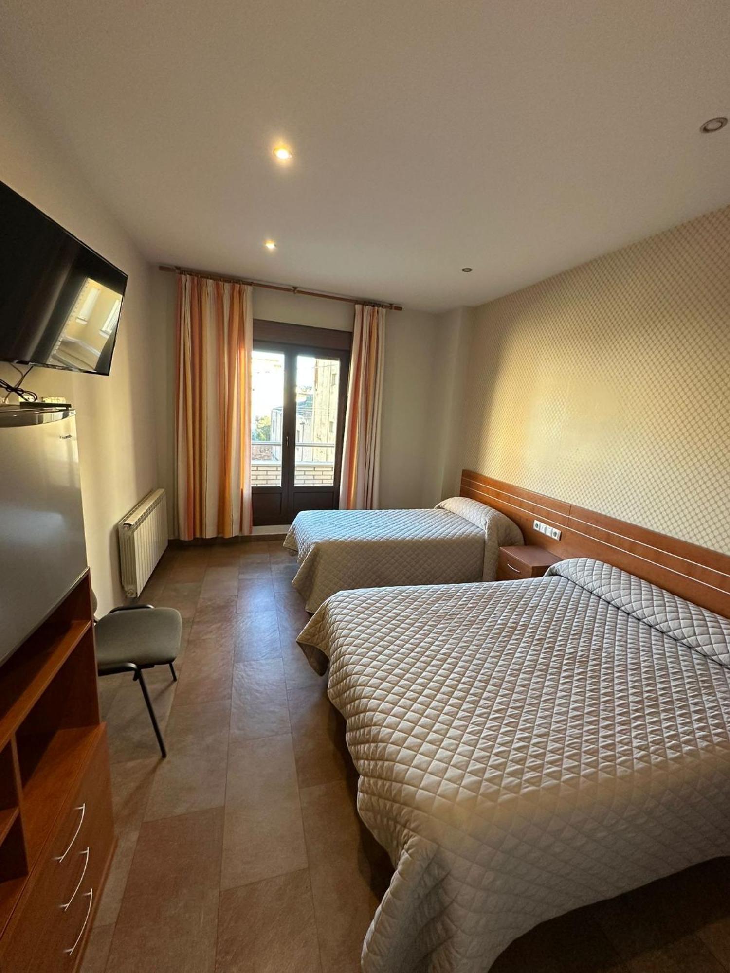 Hostal Venecia Monzón Eksteriør bilde