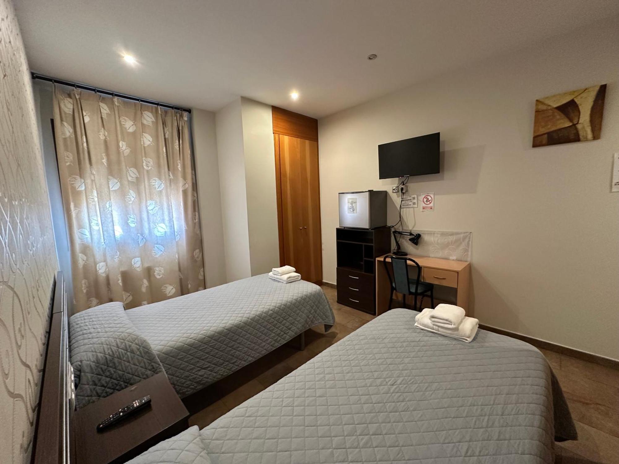 Hostal Venecia Monzón Eksteriør bilde