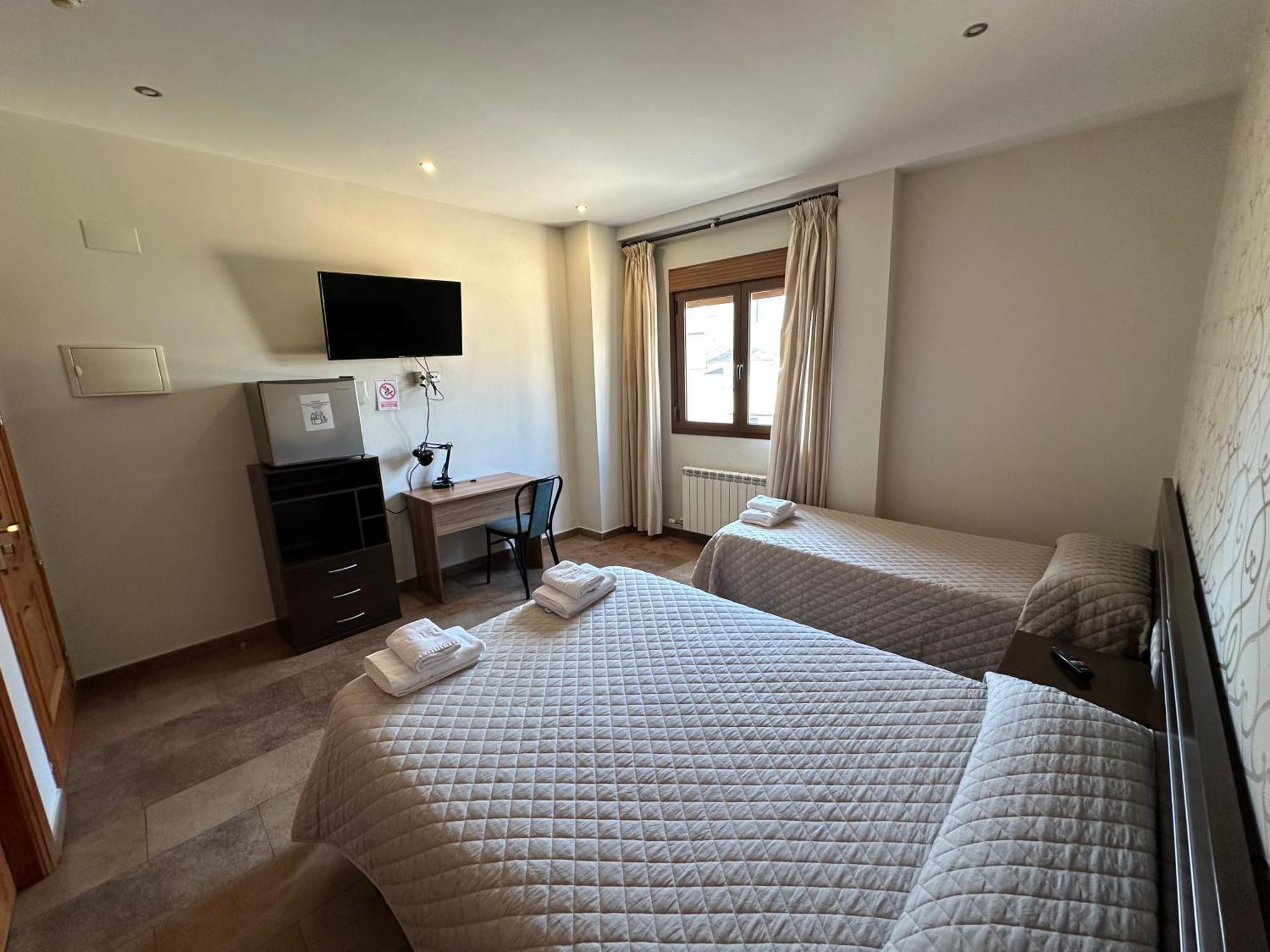 Hostal Venecia Monzón Eksteriør bilde